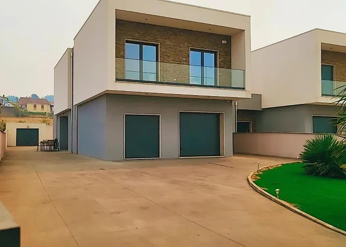 Machado Chaves Villa